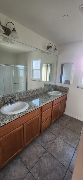 Building Photo - 162 Sweetwater Ln