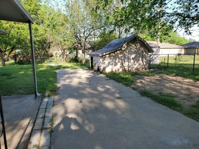 Building Photo - 1230 N Edwards