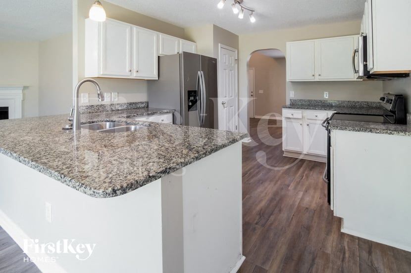 Building Photo - 528 Beverly Dr