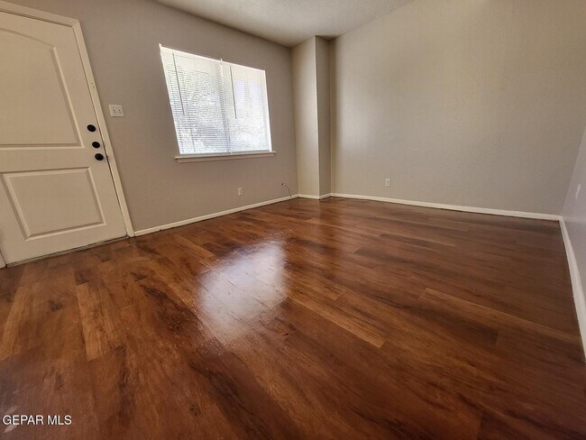 Building Photo - 5209 Carousel Dr