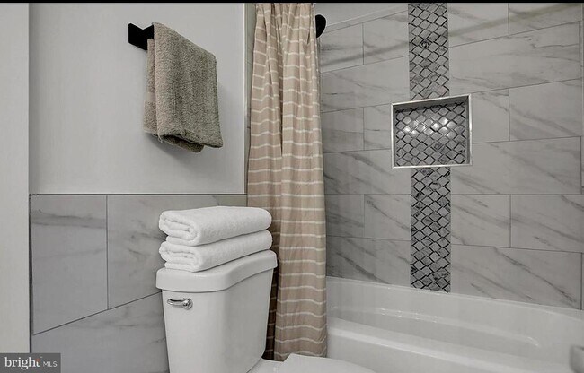 Building Photo - 1137 Owen Pl NE