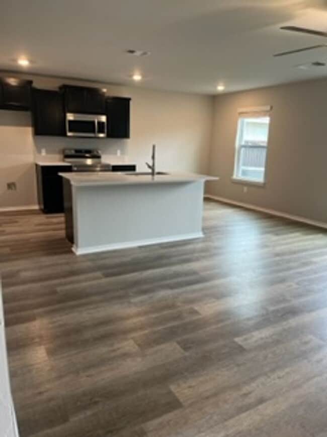Building Photo - FIRST MONTH FREE!