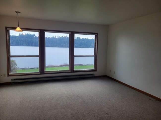 Building Photo - 2BD Condo Located in Charming Neighborhood...