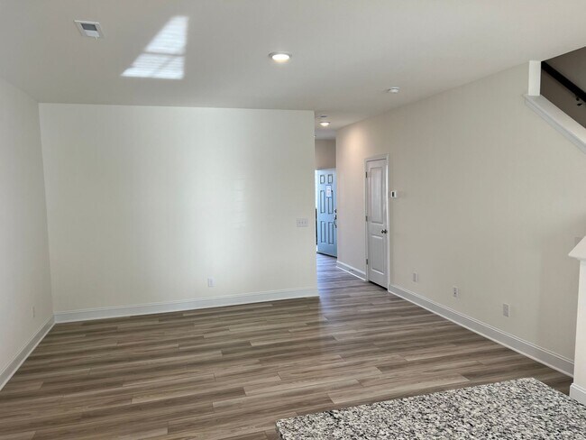 Building Photo - Like-New 3BR Townhome in Spring Village | Garage | Minutes to Downtown Angier