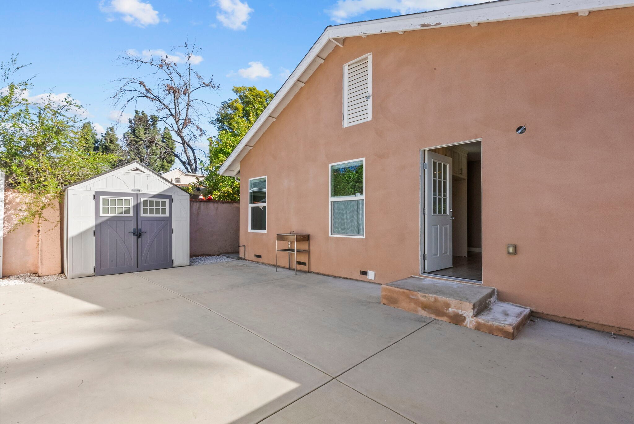 Building Photo - 6717 Cedros Ave