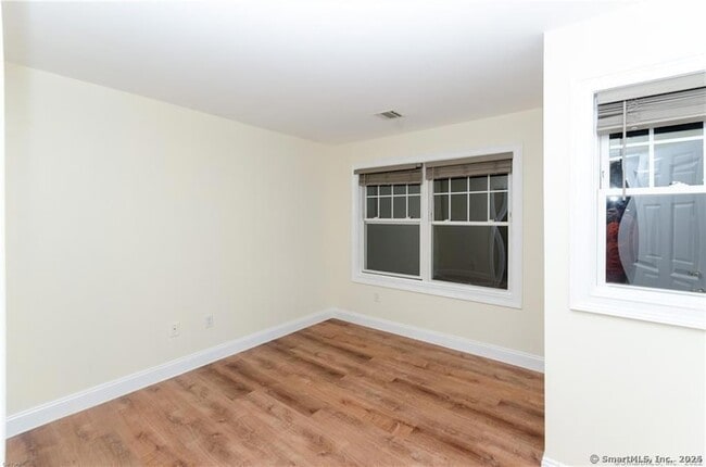 Building Photo - 527 W Thames St