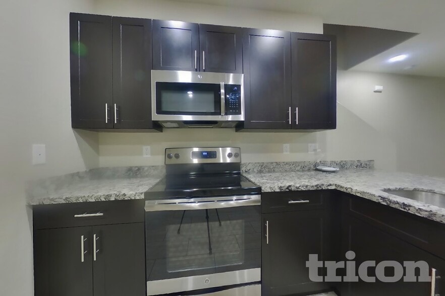 Building Photo - 12567 W Mazatzal Dr