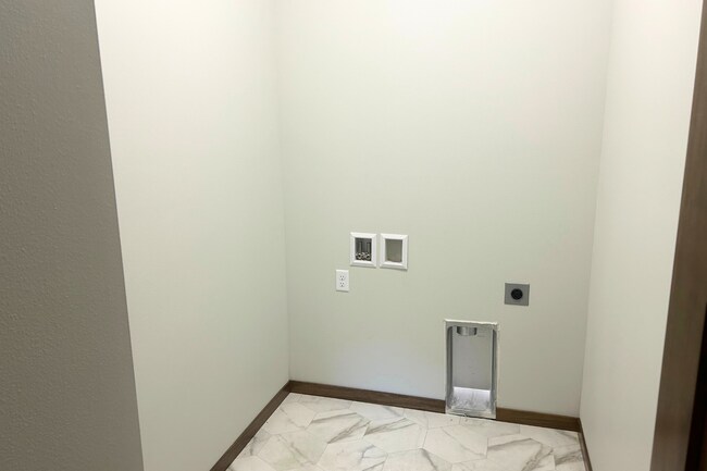 Building Photo - New Ranch Style 2 Bed 2 Bath Townhome
