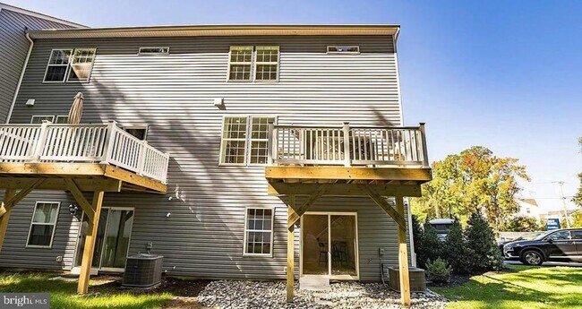 Building Photo - 1105 Foster Dr