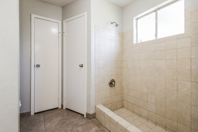 Building Photo - 2823 Forestbrook Dr