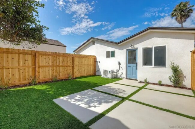 Primary Photo - 1059 Emory St