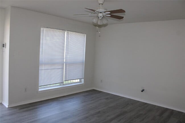 Building Photo - 1706 Caravan Trail