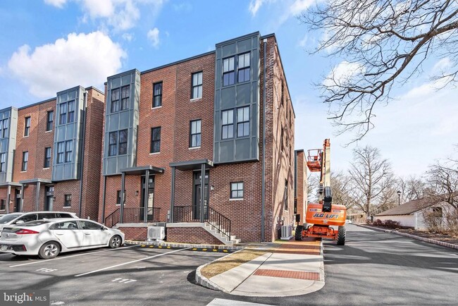 Building Photo - 113 Thornton Ln