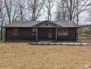 Building Photo - Newly Remodeled Home in Eastview/White Mills