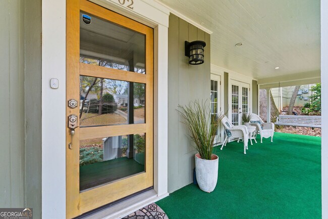 Building Photo - 302 Hascall Rd NW