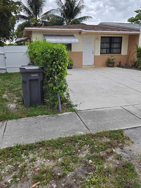 Building Photo - 5461 SW 38th Ct