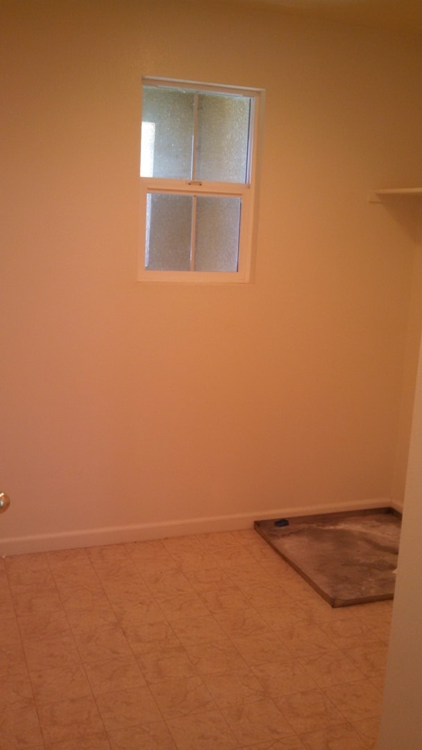 Building Photo - REDUCED!!REDUCED!!  Huge 5 Bedroom 3 Bath ...
