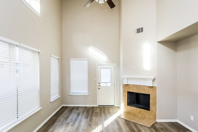 Building Photo - 313 Haywood Cir