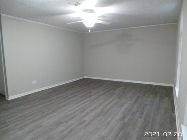 Building Photo - 203 E John Sims Pkwy