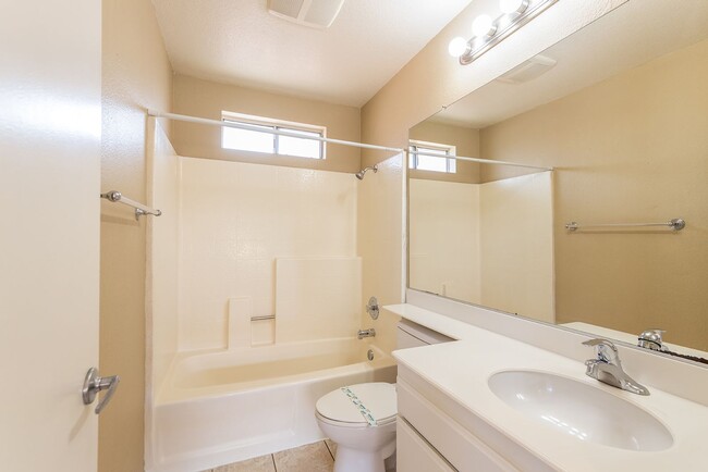 Building Photo - Beautiful Home In Coveted Rancho Del Oro!