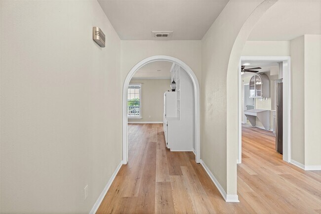 Building Photo - 201 Gail Dr