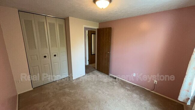 Building Photo - 176 Russets Cir