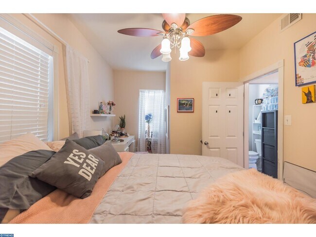 Building Photo - 385 Conarroe St