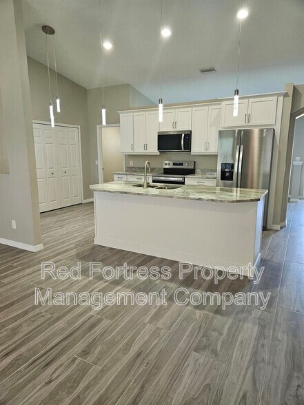 Building Photo - 410 SW 40th Terrace