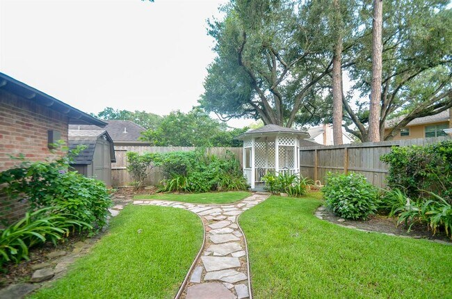 Building Photo - 3015 Bainbridge Ct