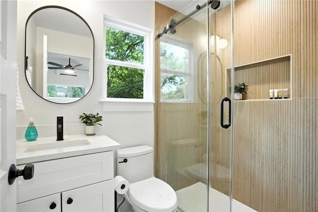 Building Photo - 1597 Glenwood Ave SE