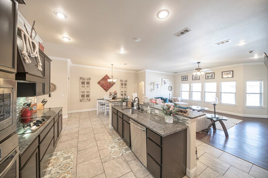 Building Photo - 6922 Ranch Hand Dr