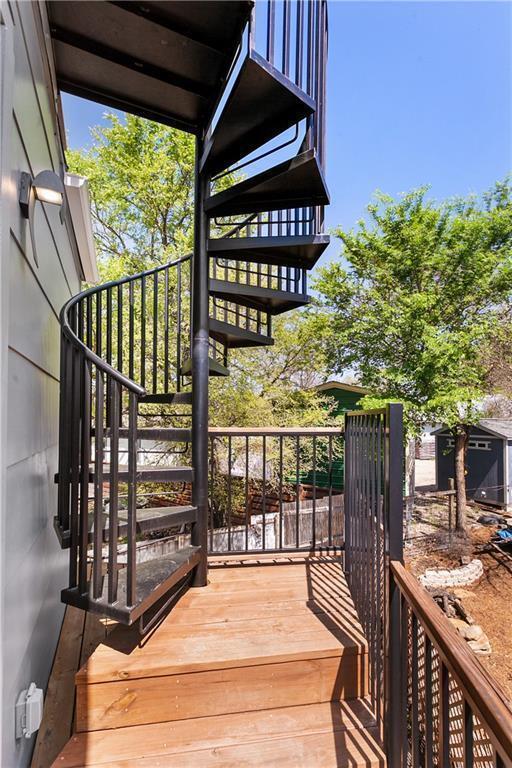 Building Photo - 2702 Crest Ave