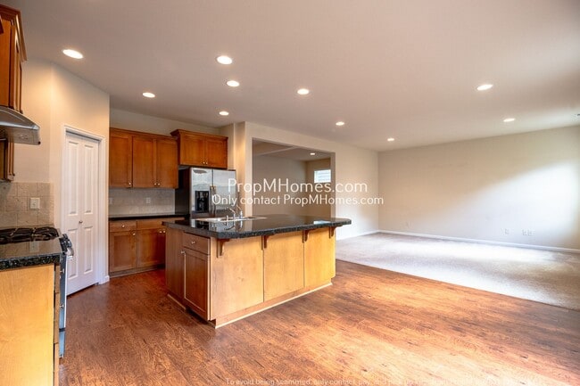 Building Photo - Spacious Four-Bedroom Gem with a Bonus Room to Spark Your Imagination!