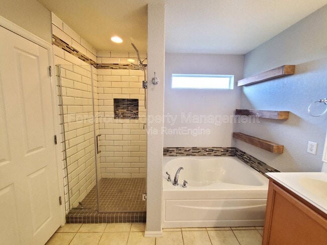 Building Photo - 555 Planters Pass