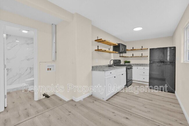 Building Photo - 703 Mills St