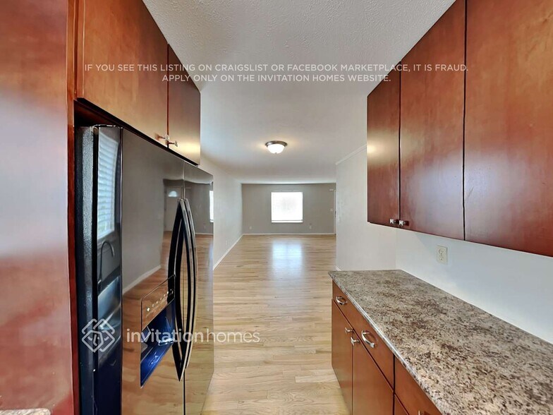 Building Photo - 3884 S Truckee Ct