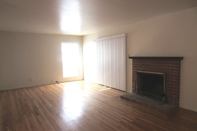 Building Photo - 829 Rockwood Dr