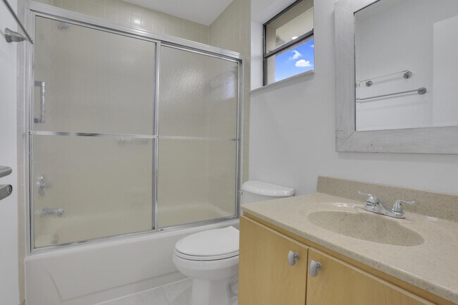 Building Photo - 315 NW 36th Ave