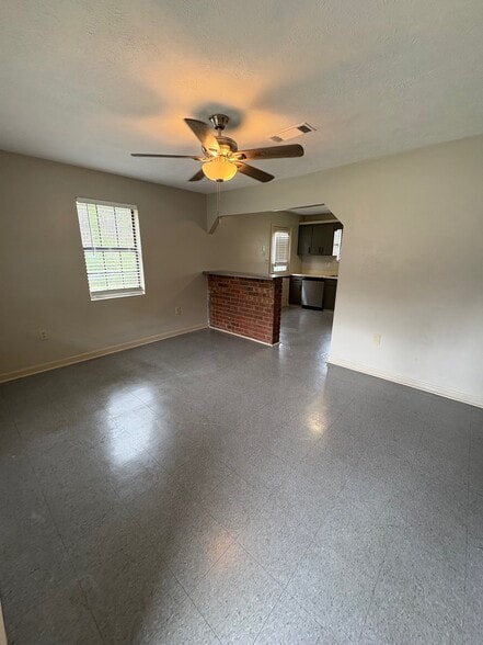 Building Photo - 244 Park Rd SW