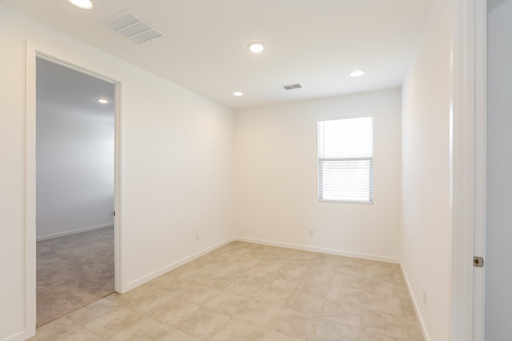 Building Photo - 17484 W Sunnyslope Ln