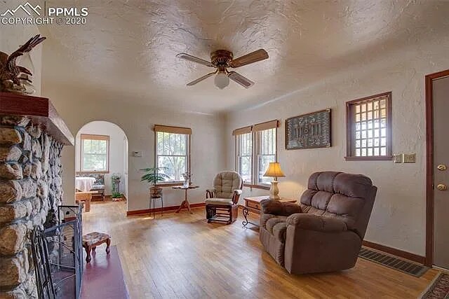 Building Photo - 1017 Iowa Ave