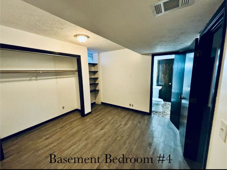 Building Photo - 14112 Pine St