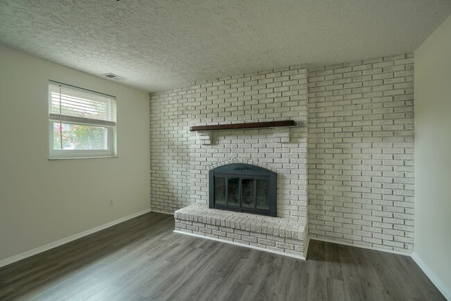 Building Photo - 651 Dovalon Pl