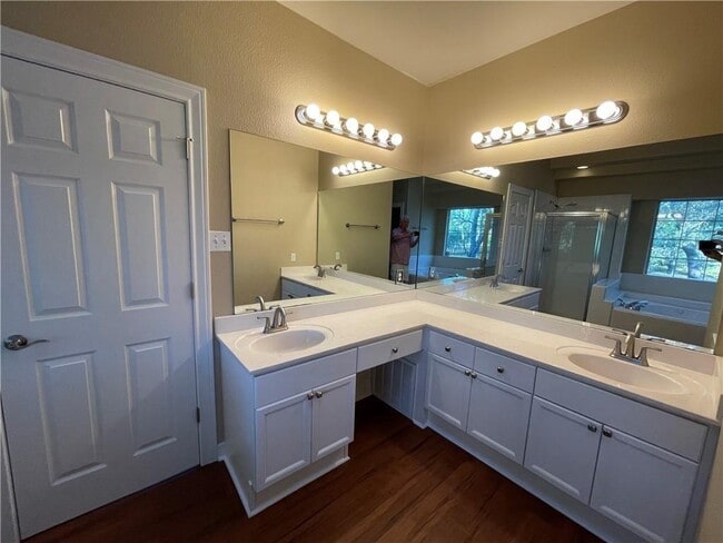 Building Photo - 10501 Hill Country Skyline