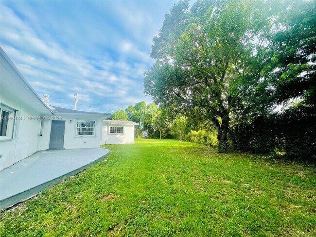 Building Photo - 20560 SW 113th Rd