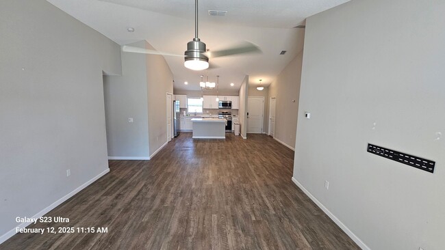 Building Photo - Newer Home - Bright & Open Floor Plan