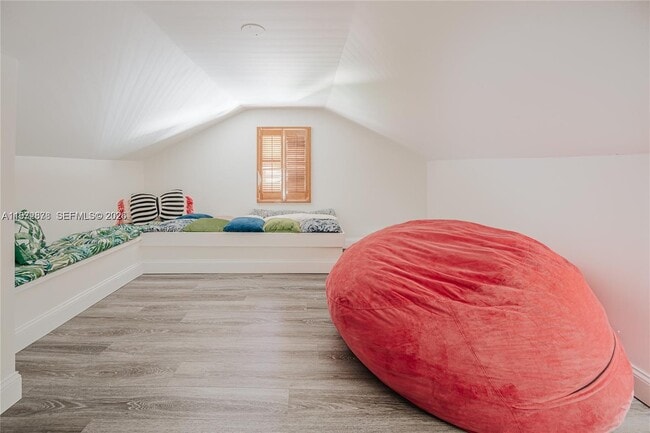 Building Photo - 11080 Peachtree Dr