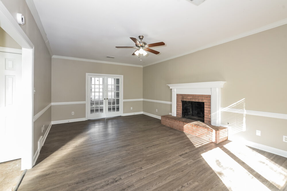 Building Photo - 8664 Meadow Green Dr