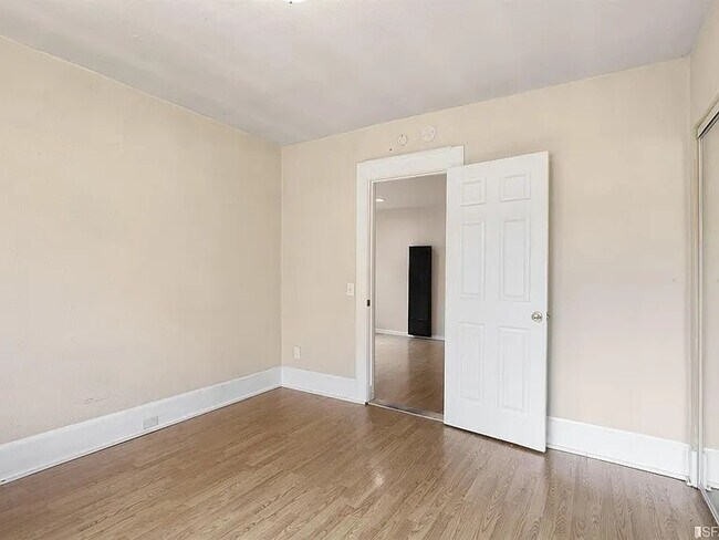Building Photo - 568 Alhambra St