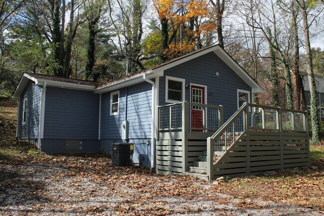 Building Photo - 3 bedroom 2 bathroom home